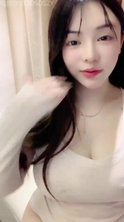 ️天然核弹爆乳女神！揉奶诱惑【炸土豆】完美颜值~淫液拉丝跳蛋自慰 截图13