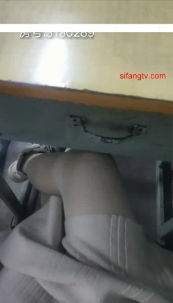 边上课边跳蛋的感觉【大三小依依】跳蛋藏逼上课那才叫爽 到了下课急着跑厕所喷 截图1