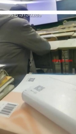 边上课边跳蛋的感觉【大三小依依】跳蛋藏逼上课那才叫爽 到了下课急着跑厕所喷 截图2