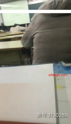 边上课边跳蛋的感觉【大三小依依】跳蛋藏逼上课那才叫爽 到了下课急着跑厕所喷 截图6