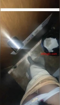 边上课边跳蛋的感觉【大三小依依】跳蛋藏逼上课那才叫爽 到了下课急着跑厕所喷 截图12