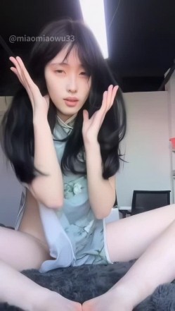 抖音微博究极反差高颜露脸女大【张人o】无水隐私流出，宿舍自慰性爱，典型表里不一母狗 截图13