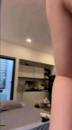 颜值女神 ️极品身材圆润翘臀~上位强烈抽插，鸡巴不够爽，食指继续狂撸骚穴 ️叫浪呻吟，啊啊啊~~和尚听了也要射！！ 截图12