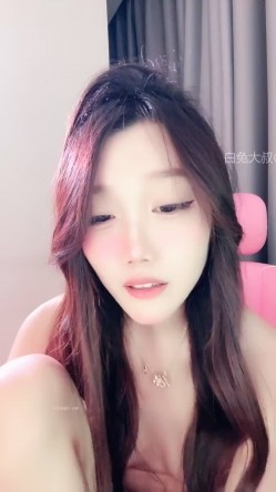 ️神级女神【董小姐】高端女神！模特身材~裸舞~道具自慰~白浆直流！ 截图5