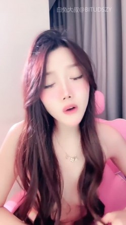 ️神级女神【董小姐】高端女神！模特身材~裸舞~道具自慰~白浆直流！ 截图7