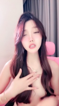 ️神级女神【董小姐】高端女神！模特身材~裸舞~道具自慰~白浆直流！ 截图8