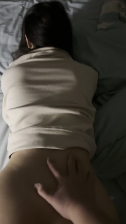 长发甜美眼镜纯情小姐姐露脸啪啪性爱自拍，生活照与吃鸡视频对比好反差 截图2