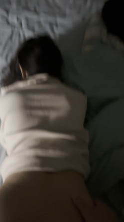 长发甜美眼镜纯情小姐姐露脸啪啪性爱自拍，生活照与吃鸡视频对比好反差 截图3