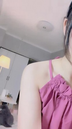 极品尤物眼镜妹妹！外表又纯又欲！大尺度道具自慰，跳蛋震无毛骚穴，塞入肥逼娇喘呻吟，让人欲罢不能 截图1