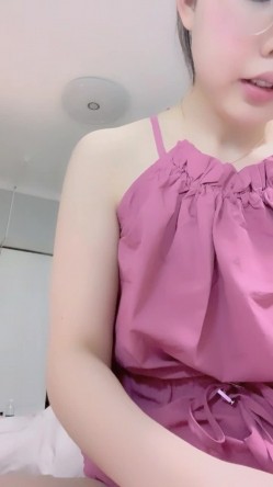 极品尤物眼镜妹妹！外表又纯又欲！大尺度道具自慰，跳蛋震无毛骚穴，塞入肥逼娇喘呻吟，让人欲罢不能 截图11