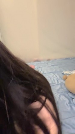 极品颜值妹妹！近期下海激情自慰！从下往上视角，振动棒磨骚逼，慢慢插入，娇喘呻吟不断 截图7