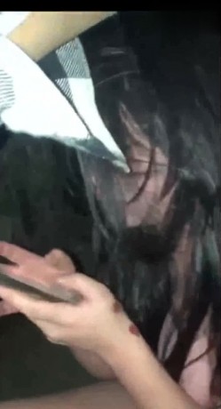 校园暴力大奶妹子欠了同学700块高利贷 ️被同学脱光衣服折磨脸都打肿了好可怜 截图16
