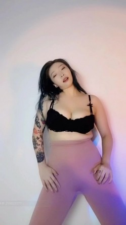 快手已永久封停18万粉丰腴大胸反差骚女【欣妹妹】全裸骚舞、抖奶、顶胯各种高潮脸 截图13