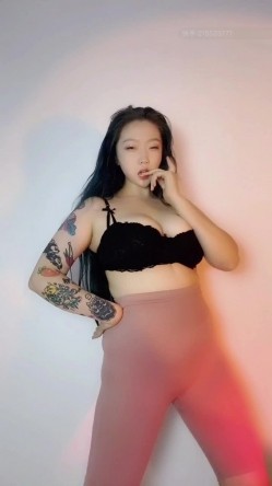 快手已永久封停18万粉丰腴大胸反差骚女【欣妹妹】全裸骚舞、抖奶、顶胯各种高潮脸 截图15