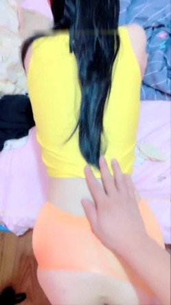 面罩萌妹子橙色丝袜和炮友双人啪啪 上位骑乘后入猛操呻吟娇喘最后内射 截图10