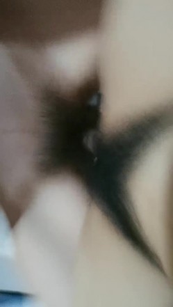 炮机大黑牛伺候小少妇蒙上眼睛自慰，穿上开档黑丝口交，翘起极品美臀对着镜头，扶腰后入操的直叫受不了 截图3