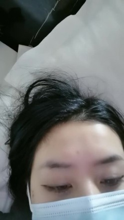 炮机大黑牛伺候小少妇蒙上眼睛自慰，穿上开档黑丝口交，翘起极品美臀对着镜头，扶腰后入操的直叫受不了 截图4