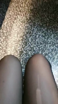 炮机大黑牛伺候小少妇蒙上眼睛自慰，穿上开档黑丝口交，翘起极品美臀对着镜头，扶腰后入操的直叫受不了 截图9