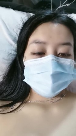 炮机大黑牛伺候小少妇蒙上眼睛自慰，穿上开档黑丝口交，翘起极品美臀对着镜头，扶腰后入操的直叫受不了 截图16