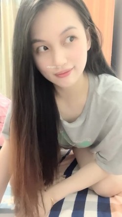 新人!素颜女神家里偷偷播 掰穴道具自慰！又纯 又欲 100%恋爱的感觉 截图4