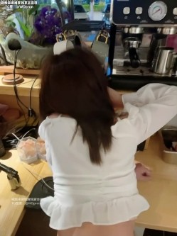 杭州炮哥真实约炮日记《红发女大学生》《约啪咖啡主理人》本地中专极品黑丝制服反差女，妹子有点骚 截图7