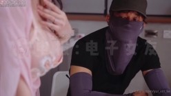 极品巨乳人妻辛尤里-外送员送餐时 发现门没关进屋查看 迎面是刚沐浴完孕妇，她轻声说.老公好几天没回来真的好寂寞 截图11