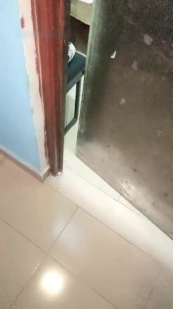颜值不错苗条【00后小表妹】性感黑丝丁字裤翘着屁股，大力猛操呻吟娇喘 截图3