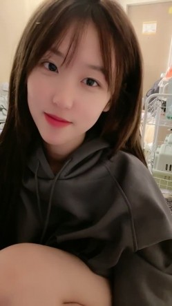 超漂亮！校花级女神~【为笨蛋争口气】扣穴自慰！爽出白浆 截图1