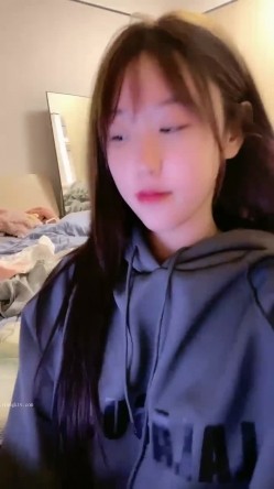 超漂亮！校花级女神~【为笨蛋争口气】扣穴自慰！爽出白浆 截图4