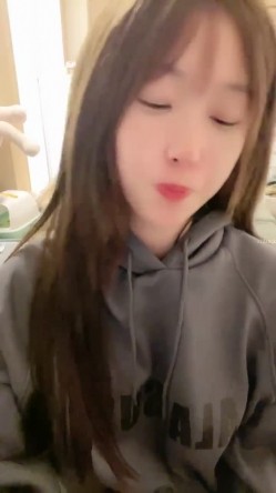 超漂亮！校花级女神~【为笨蛋争口气】扣穴自慰！爽出白浆 截图7