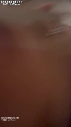 眼镜反差女大学生，被男友偷拍实录，妹子穿着性感的JK制服和连衣裙被男友无情爆操，表情真的太丰富了 截图5