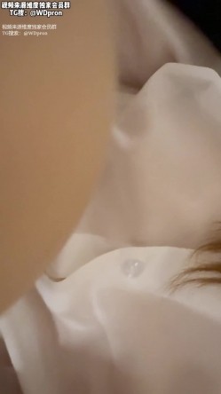 眼镜反差女大学生，被男友偷拍实录，妹子穿着性感的JK制服和连衣裙被男友无情爆操，表情真的太丰富了 截图11