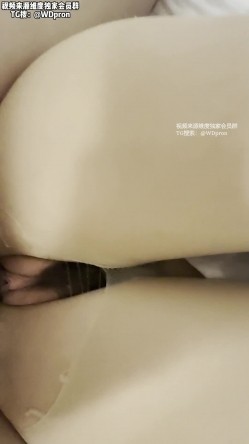 眼镜反差女大学生，被男友偷拍实录，妹子穿着性感的JK制服和连衣裙被男友无情爆操，表情真的太丰富了 截图15
