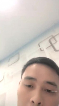 最新的情侣交换，【双飞男女】，两个小少妇的难忘一夜，酒店开房，互换伴侣，轮流换着玩，淫乱场景看了秒硬 截图1