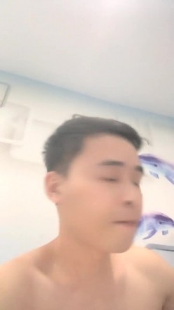 最新的情侣交换，【双飞男女】，两个小少妇的难忘一夜，酒店开房，互换伴侣，轮流换着玩，淫乱场景看了秒硬 截图7