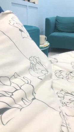 最新的情侣交换，【双飞男女】，两个小少妇的难忘一夜，酒店开房，互换伴侣，轮流换着玩，淫乱场景看了秒硬 截图14