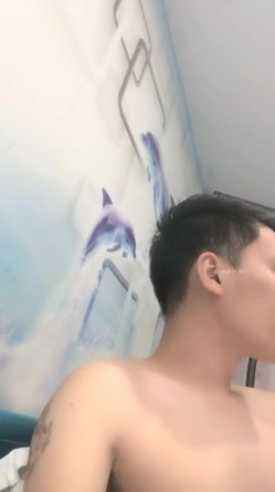 最新的情侣交换，【双飞男女】，两个小少妇的难忘一夜，酒店开房，互换伴侣，轮流换着玩，淫乱场景看了秒硬 截图16