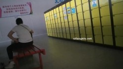 国内【水上乐园】换衣间沐浴区近景偷拍 美女如云淋浴换衣好身材一览无余 截图16