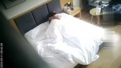 天眼偷拍 大叔大婶也是老当益壮啊 大婶还好说 坐地吸土的年纪了 大叔是真厉害 还能这么猛 截图8