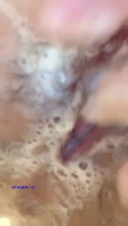 《顶流网红泄密》干一票大的就撤！虎牙主播界标杆颜值天花板极品女神【黑桃】土豪天价定制顶级，洗澡自抠道具紫薇全裸发情~炸裂 截图10