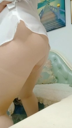 快手 肥臀骚女 · 幽怨夜兰 · 高跟鞋黑丝，看着都流口水，掰开大肥逼等你舌头伸进来 截图5