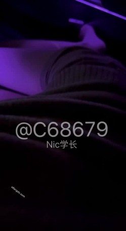 约啪大神，【Nic学长】，专攻05后，学生妹重金拿下，情趣黑丝诱惑，酒店内夜夜笙歌 截图5