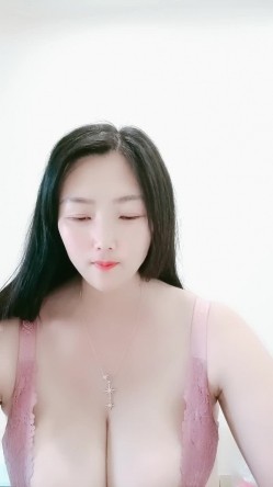 超级巨乳主播『椰汁西米露』高清源码录制35小时直播合集 无毛粉逼健身器材上甩大奶 截图2