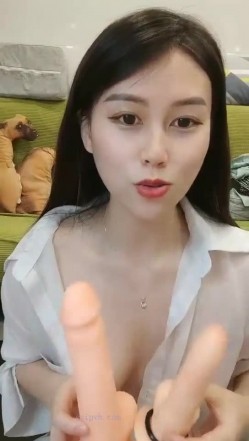 极品高颜冷艳御姐，反差小妈感女主播「金刚护撸娃」「小奶猫」激情淫语撩骚，和姐妹下海大秀，互舔互口假鸡巴互插 截图3
