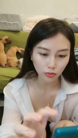 极品高颜冷艳御姐，反差小妈感女主播「金刚护撸娃」「小奶猫」激情淫语撩骚，和姐妹下海大秀，互舔互口假鸡巴互插 截图4