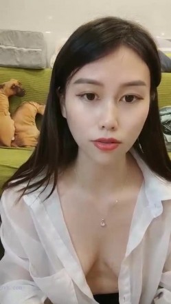 极品高颜冷艳御姐，反差小妈感女主播「金刚护撸娃」「小奶猫」激情淫语撩骚，和姐妹下海大秀，互舔互口假鸡巴互插 截图6