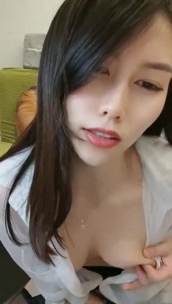 极品高颜冷艳御姐，反差小妈感女主播「金刚护撸娃」「小奶猫」激情淫语撩骚，和姐妹下海大秀，互舔互口假鸡巴互插 截图10