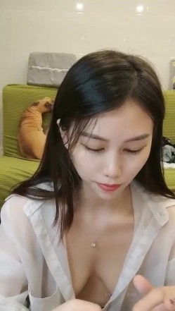 极品高颜冷艳御姐，反差小妈感女主播「金刚护撸娃」「小奶猫」激情淫语撩骚，和姐妹下海大秀，互舔互口假鸡巴互插 截图13