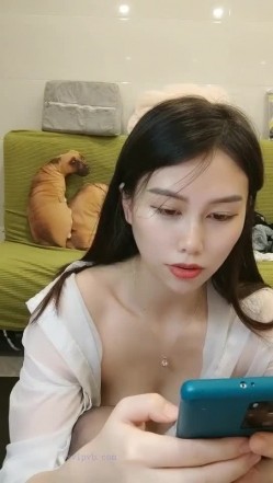 极品高颜冷艳御姐，反差小妈感女主播「金刚护撸娃」「小奶猫」激情淫语撩骚，和姐妹下海大秀，互舔互口假鸡巴互插 截图16