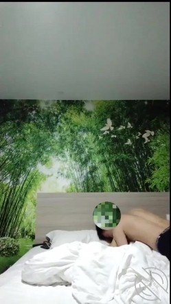 外站20万粉丝，PUA约啪大神【风花雪夜】钻石贴，白天陪干妈熘达玩，晚上孝顺伺候操干妈 截图1
